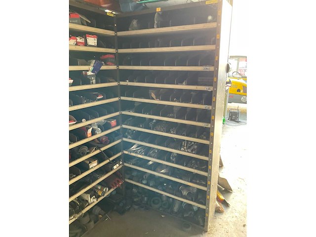 Diverse pompen en machine onderdelen - afbeelding 22 van  26