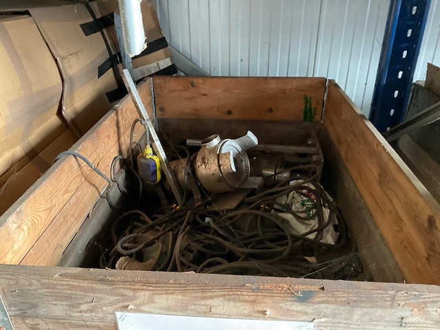 Diverse pompen en machine onderdelen - afbeelding 9 van  26