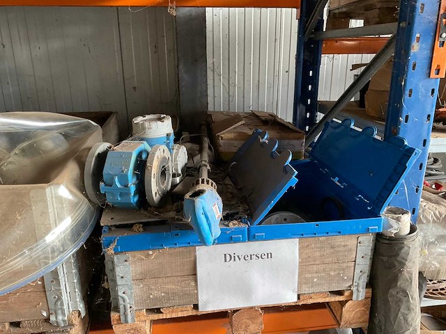 Diverse pompen en machine onderdelen - afbeelding 13 van  26
