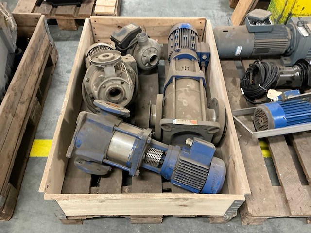 Diverse pompunit en machinedelen - afbeelding 5 van  5