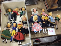 Diverse poppen klederdracht - afbeelding 1 van  3