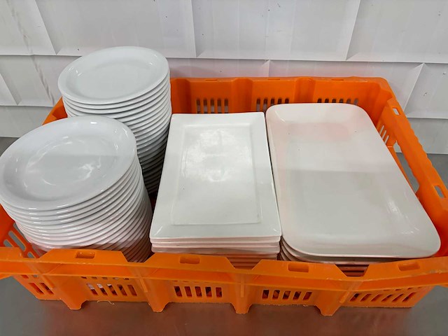 Diverse porselein (45x) - afbeelding 2 van  2