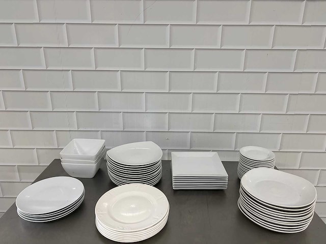 Diverse porselein bord (60x) - afbeelding 1 van  4