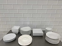 Diverse porselein bord (60x) - afbeelding 1 van  4
