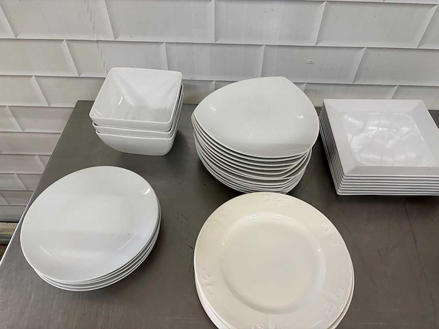 Diverse porselein bord (60x) - afbeelding 3 van  4