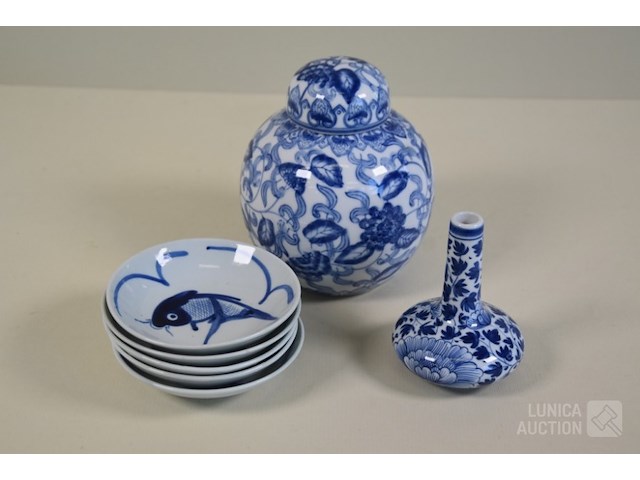 Diverse porselein - afbeelding 1 van  6