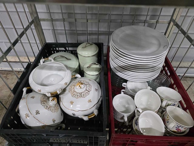 Diverse porseleinen dinerborden, dessertborden, etc. - afbeelding 3 van  8