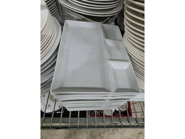 Diverse porseleinen dinerborden, dessertborden, etc. - afbeelding 8 van  8