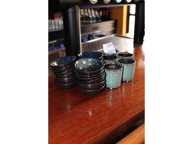 Diverse potjes en bakjes in twee uitvoeringen. 23 stuks. - afbeelding 2 van  2