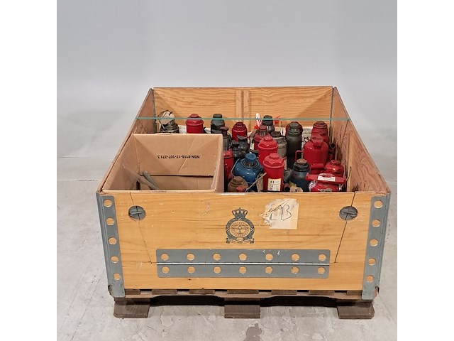 Diverse potkrikken - afbeelding 1 van  11