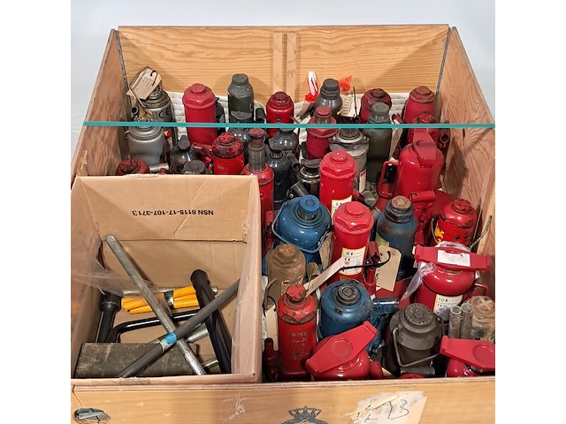 Diverse potkrikken - afbeelding 4 van  11