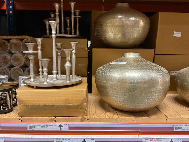 Diverse potten, vazen en lantaarns - afbeelding 3 van  14