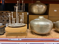 Diverse potten, vazen en lantaarns - afbeelding 3 van  14