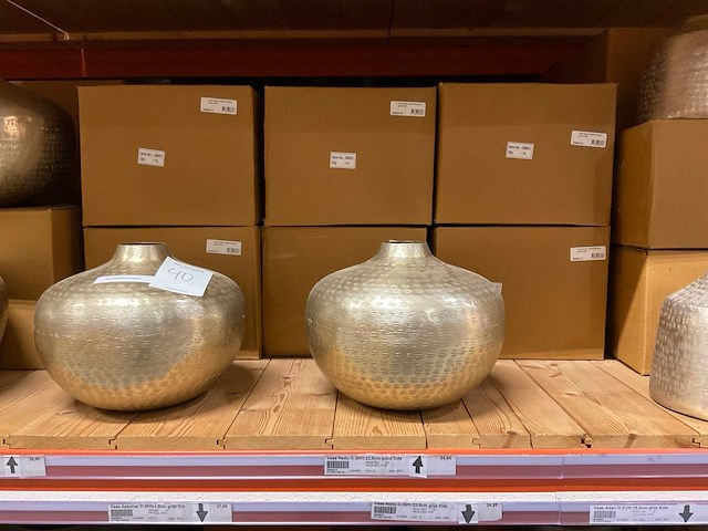 Diverse potten, vazen en lantaarns - afbeelding 4 van  14