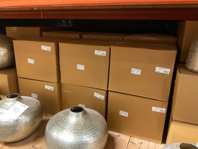 Diverse potten, vazen en lantaarns - afbeelding 5 van  14