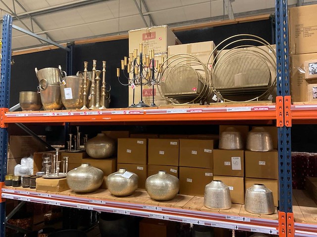 Diverse potten, vazen en lantaarns - afbeelding 7 van  14