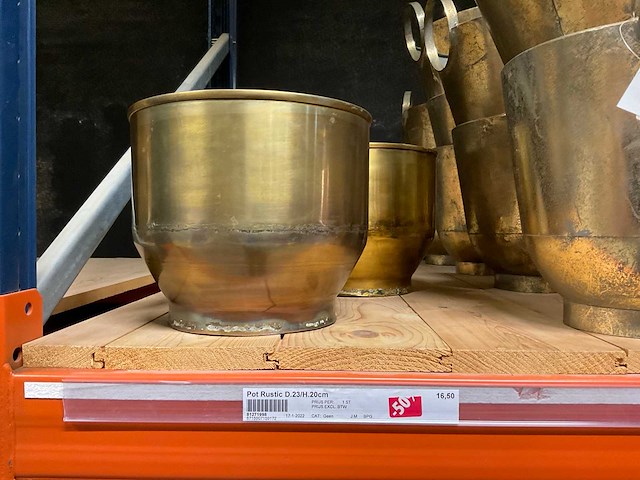 Diverse potten, vazen en lantaarns - afbeelding 8 van  14