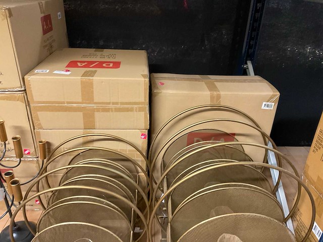 Diverse potten, vazen en lantaarns - afbeelding 14 van  14