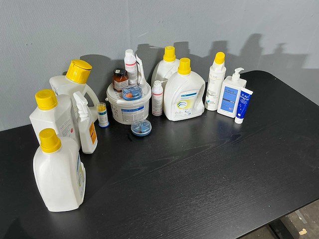 Diverse praktijkvloeistoffen en verbruiksmaterialen - afbeelding 3 van  7