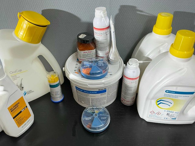 Diverse praktijkvloeistoffen en verbruiksmaterialen - afbeelding 5 van  7
