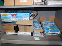 Diverse printpapier en kantoormaterialen. - afbeelding 1 van  2