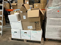 Diverse professionele schoonmaakmiddelen - afbeelding 1 van  7