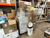 Diverse professionele schoonmaakmiddelen - afbeelding 1 van  9