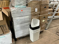 Diverse professionele schoonmaakmiddelen - afbeelding 2 van  9