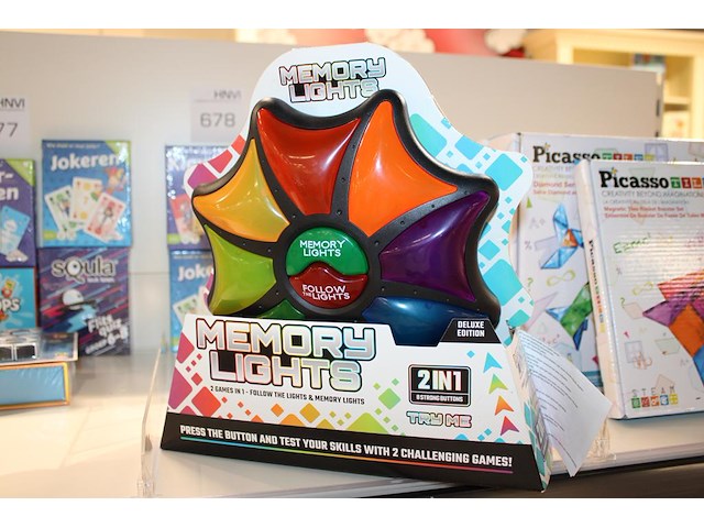 Diverse puzzels en memorylight spellen op schap, ruim 30 stuks. - afbeelding 4 van  4