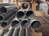 Diverse pvc buizen in stelling - afbeelding 3 van  16
