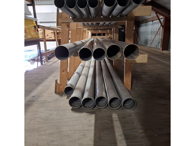 Diverse pvc buizen in stelling - afbeelding 4 van  16