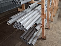 Diverse pvc buizen in stelling - afbeelding 8 van  16