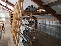 Diverse pvc buizen in stelling - afbeelding 1 van  16