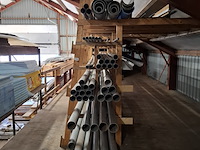 Diverse pvc buizen in stelling - afbeelding 10 van  16