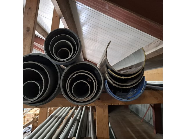 Diverse pvc buizen in stelling - afbeelding 12 van  16