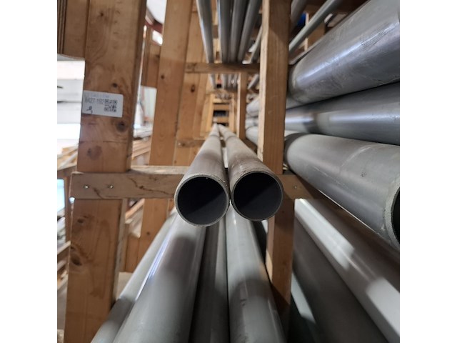 Diverse pvc buizen in stelling - afbeelding 16 van  16