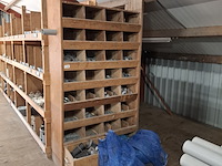 Diverse pvc hulpstukken in kast - afbeelding 1 van  12