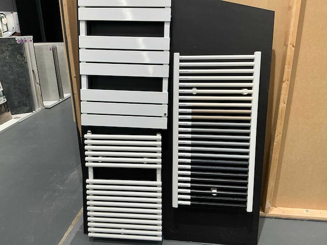 Diverse radiatoren showroommodellen (3x) - afbeelding 1 van  3