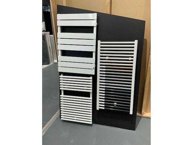Diverse radiatoren showroommodellen (3x) - afbeelding 2 van  3