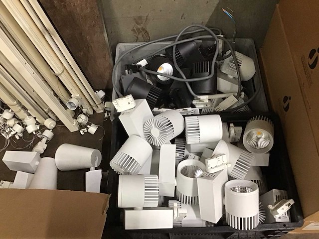 Diverse rails en ledverlichting - afbeelding 2 van  6