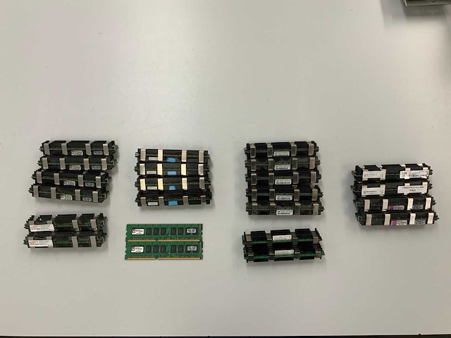 Diverse ram ddr2 1gb/2gb/4gb sticks(totaal 47gb) - afbeelding 1 van  7