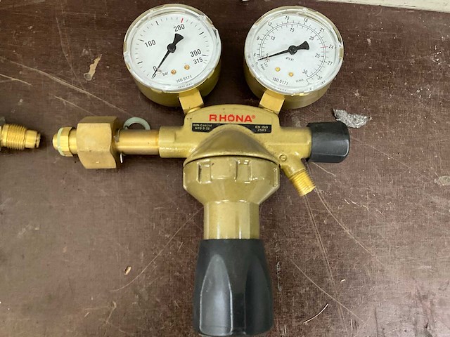 Diverse reduceerventielen (4x) - afbeelding 1 van  2