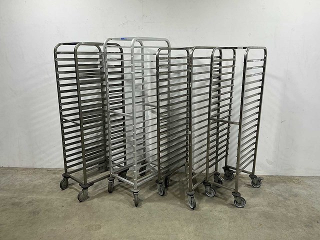 Diverse regaalwagens (4x) - afbeelding 1 van  7