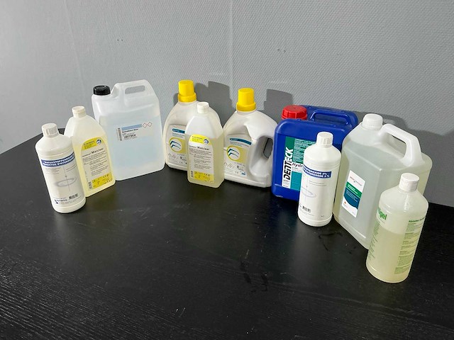 Diverse reinigings- en desinfectievloeistoffen (10x) - afbeelding 1 van  10