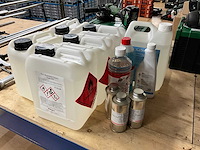 Diverse reinigingsmiddelen - afbeelding 1 van  4