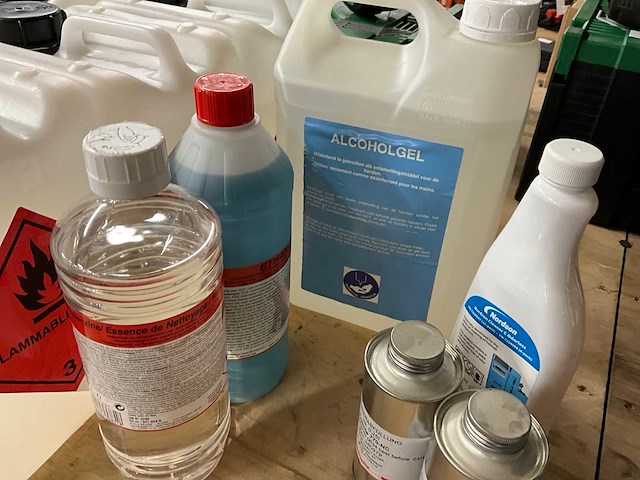 Diverse reinigingsmiddelen - afbeelding 4 van  4