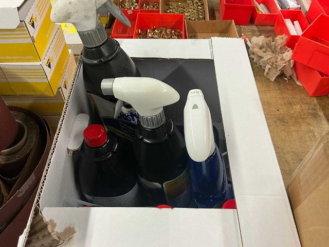 Diverse reinigingsmiddelen - afbeelding 5 van  8