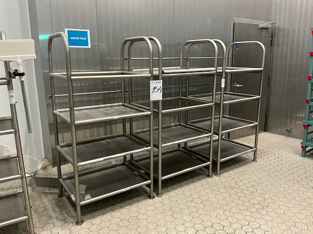 Diverse rekken en stellingen - afbeelding 3 van  7