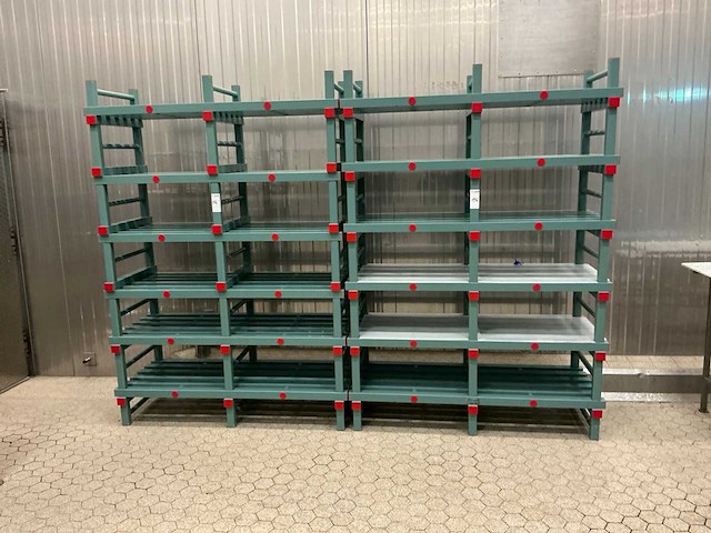 Diverse rekken en stellingen - afbeelding 4 van  7