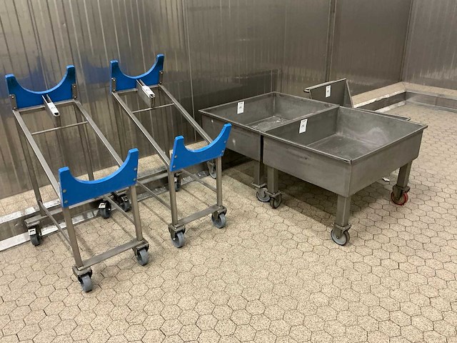 Diverse rekken en stellingen - afbeelding 6 van  7